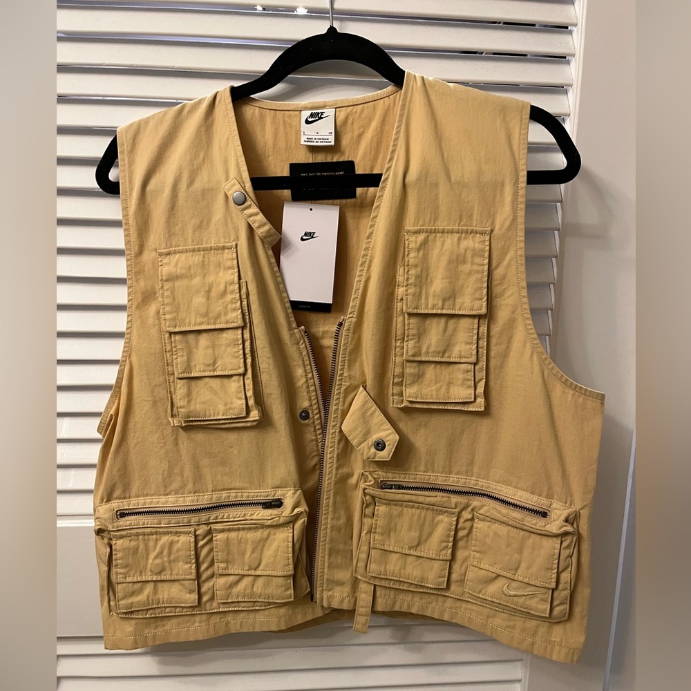 Men’s Nike Utility Cargo Vest- Small BNWT